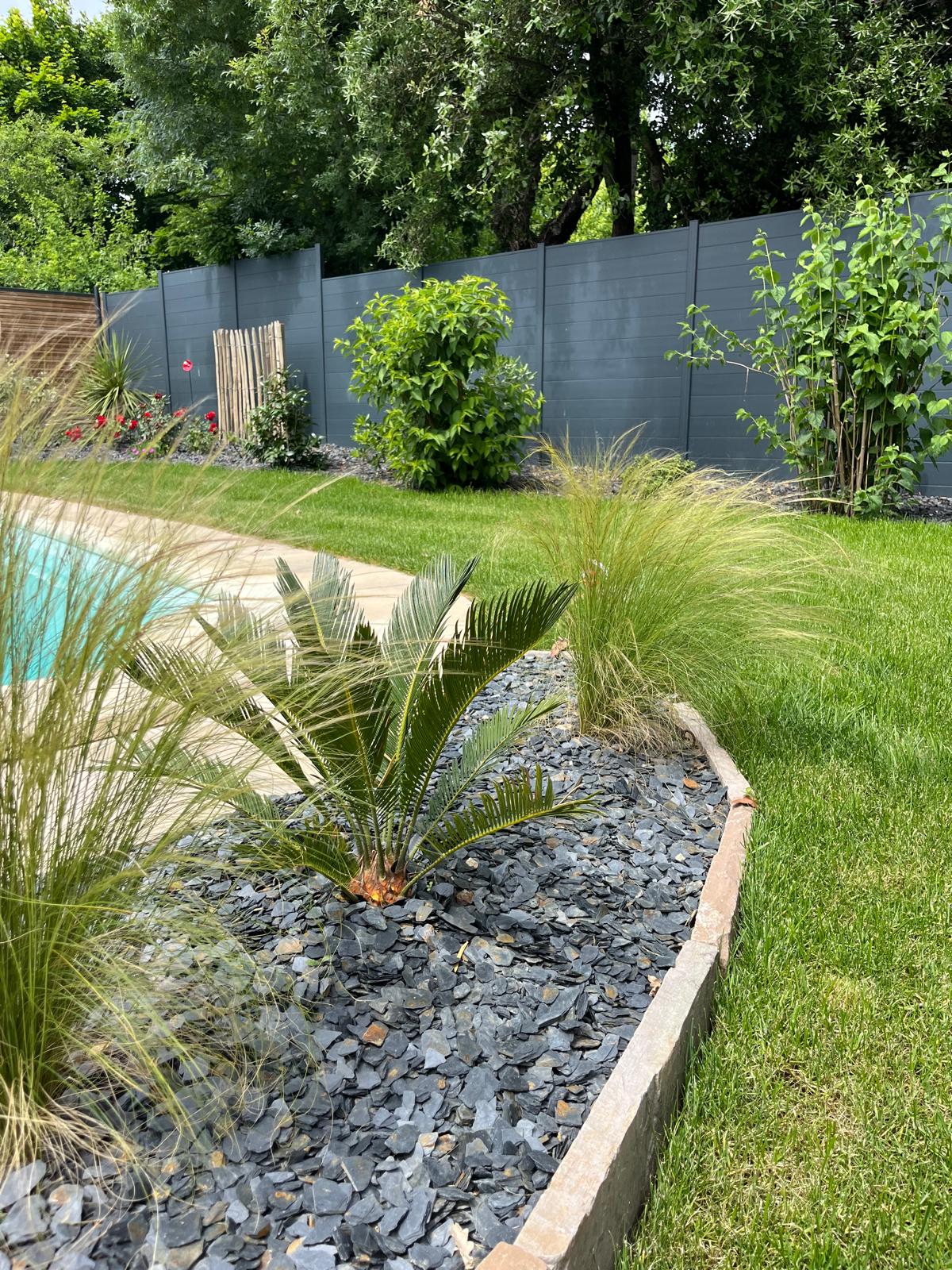 Plantation, gazon, clôtures, piscine, paillage, bordures