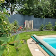 Plantation, gazon, clôtures, piscine, paillage, bordures