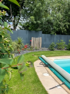 Plantation, gazon, clôtures, piscine, paillage, bordures